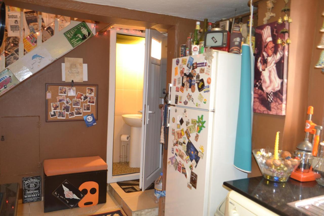 My Happy Home Hostel Smirne Esterno foto